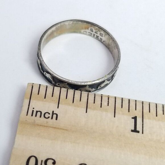 Vintage Sterling Silver Leaping Dolphin Band, Size 8 1/2 Ring, Mexico, Estate - Picture 7 of 8